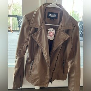 NWT Women’s Vegan Leather Moto Jacket with Vented Back Tan size L